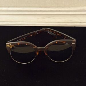 Urban Outfitters tortoiseshell Sunglasses w Marc by Marc Jacobs Sunglass Case